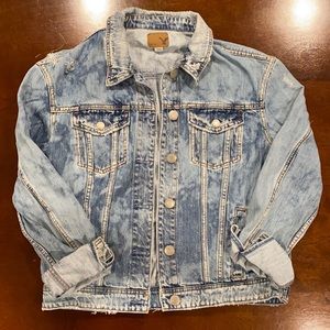 American Eagle Women’s distressed jean jacket - M